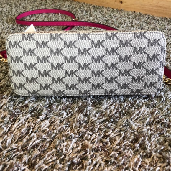 Michael Kors Cindy Dome - Picture 3 of 8